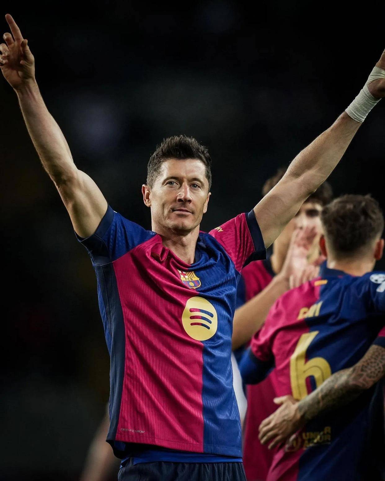 爱游戏官方入口-一场欧冠比赛中球队实现逆转胜利