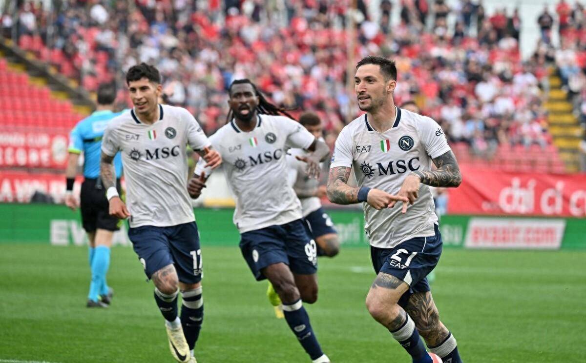 那不勒斯进攻火力强,轻松战胜对手的简单介绍 那不勒斯进攻火力强,轻松战胜对手的简单介绍