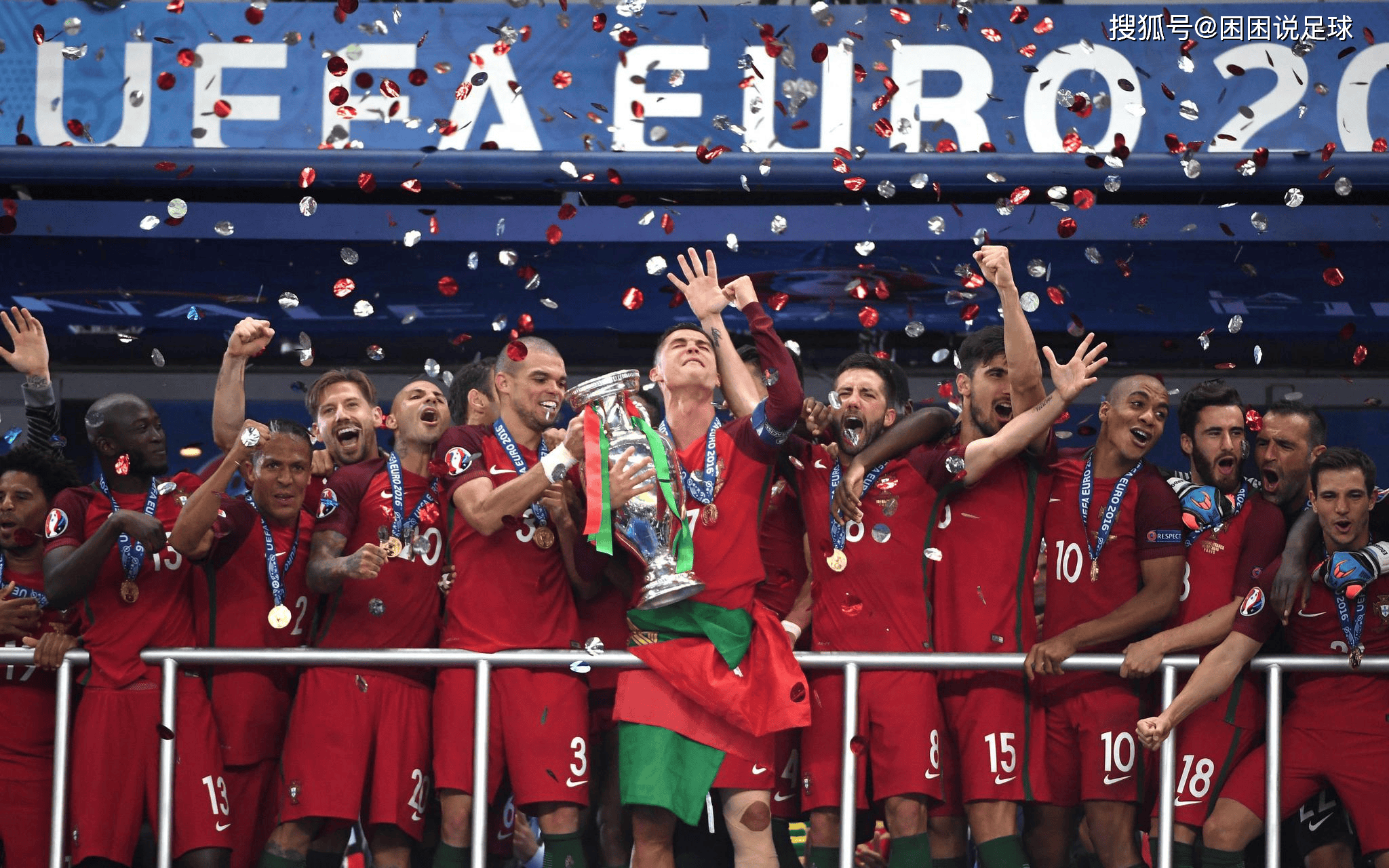 关于欧洲球队在足球赛中取得优异战绩,赢得全场喝彩的信息 关于欧洲球队在足球赛中取得优异战绩,赢得全场喝彩的信息