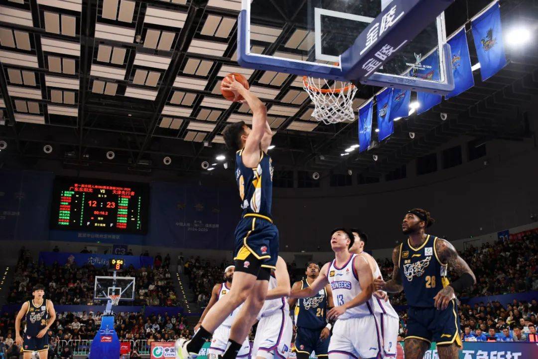 比赛中的精彩瞬间令人目不转睛的简单介绍 比赛中的精彩瞬间令人目不转睛的简单介绍