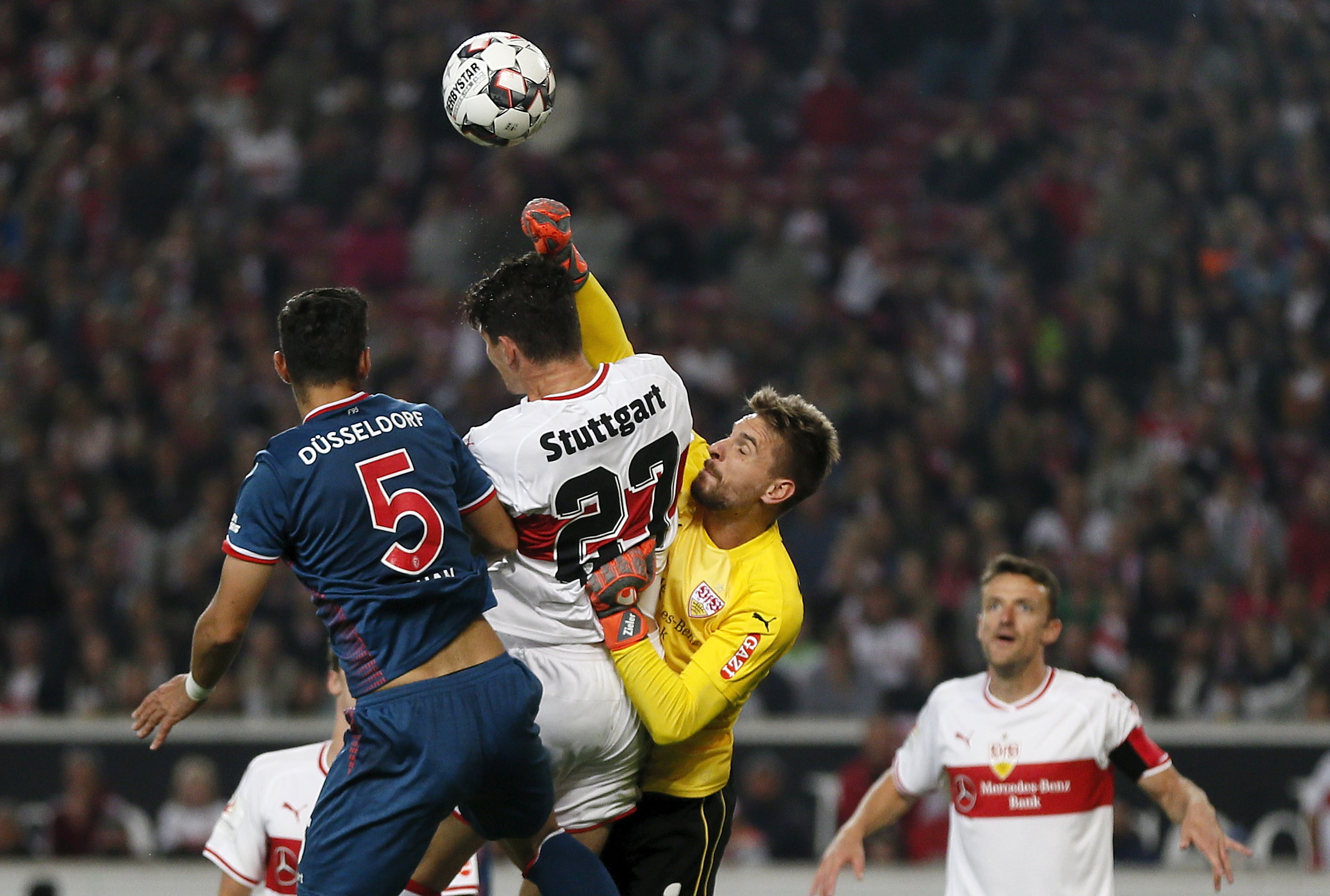 包含杜塞尔多夫主场战平,保持未败纪录的词条 包含杜塞尔多夫主场战平,保持未败纪录的词条