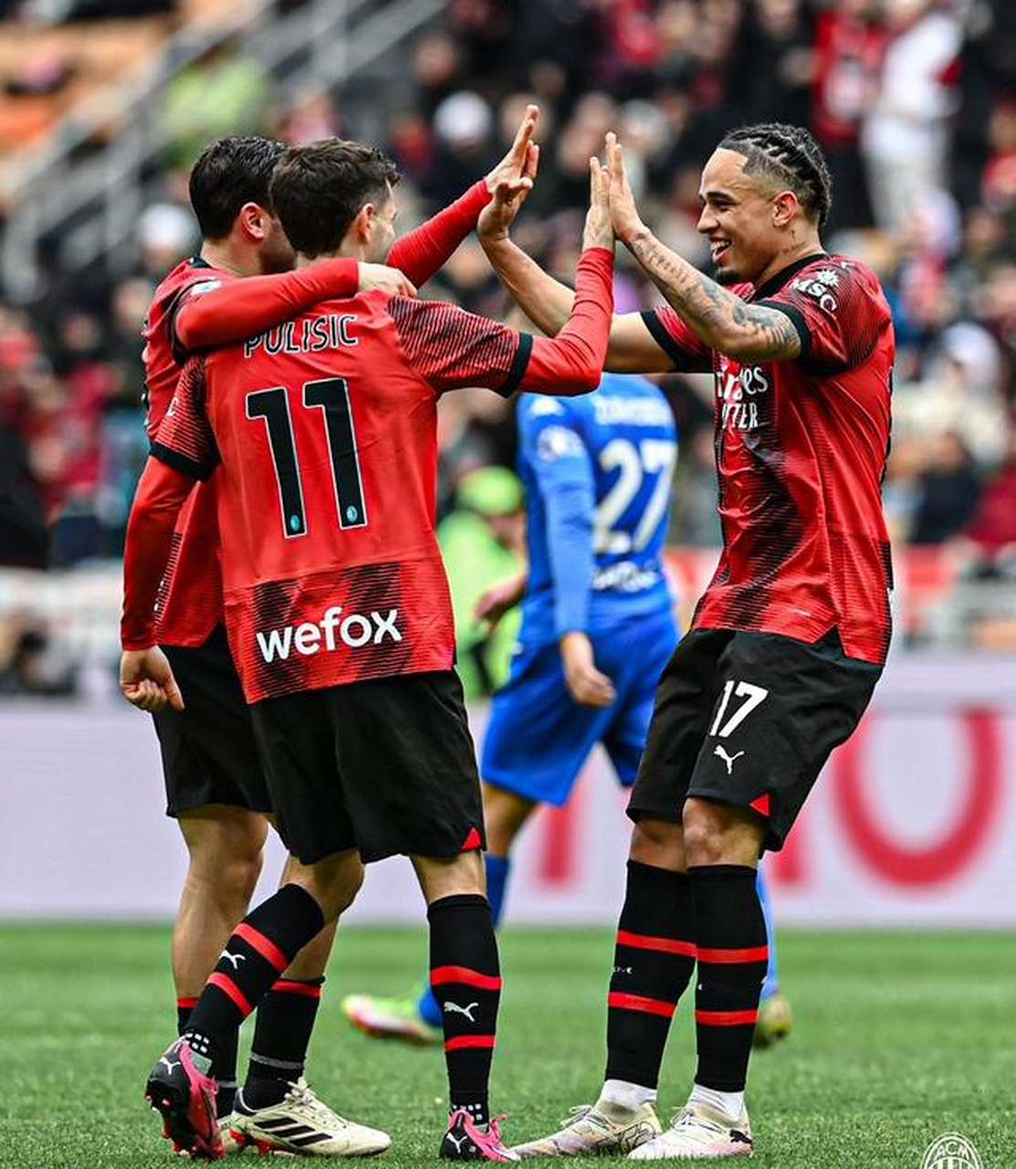 包含蒂亚戈伸援手佩里西奇,AC米兰后卫互相支持的词条 包含蒂亚戈伸援手佩里西奇,AC米兰后卫互相支持的词条