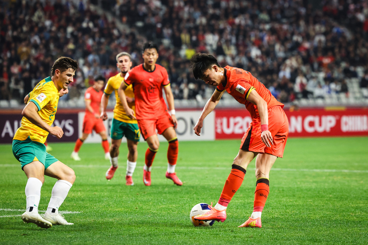 两支豪门球队在亚洲足联赛场上交手 两支豪门球队在亚洲足联赛场上交手