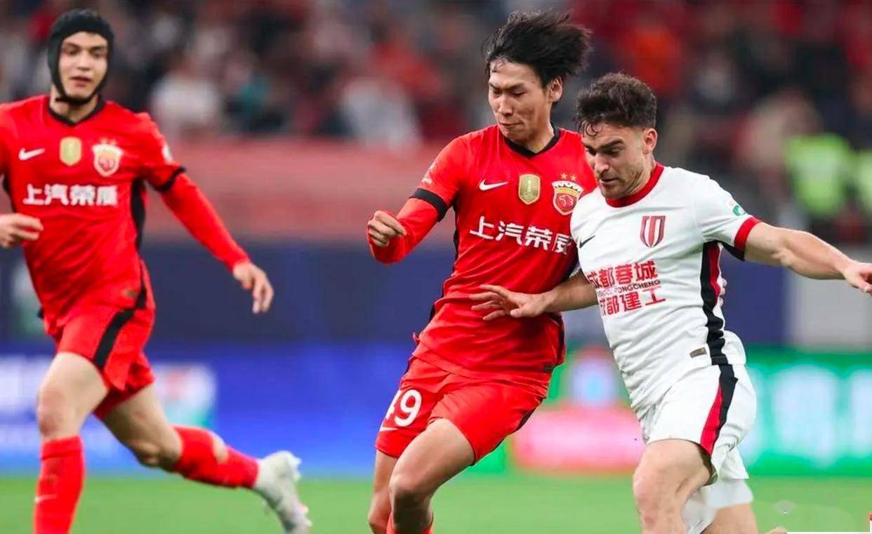 爱游戏tv-包含上港队员表现抢眼，顶住对手压力的词条