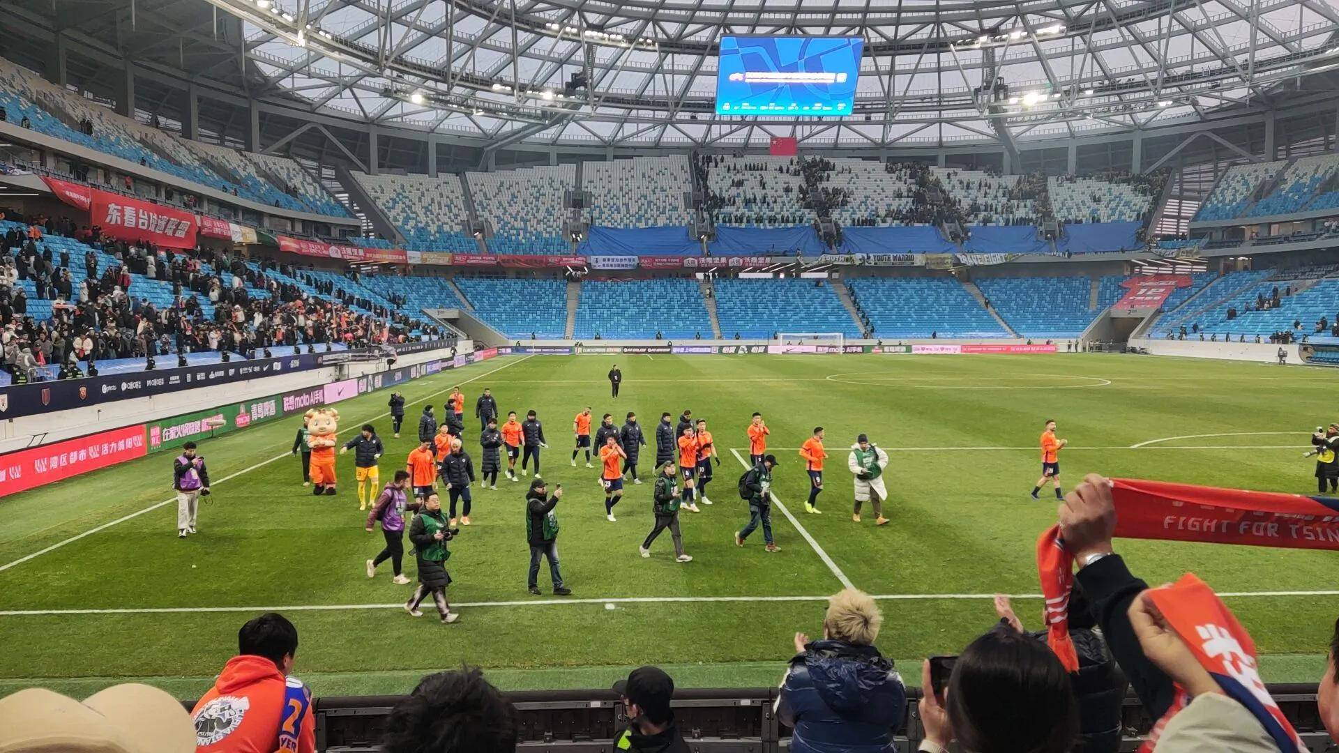 足球巨星在职业联赛上演一番绝技,打破僵局 足球巨星在职业联赛上演一番绝技,打破僵局