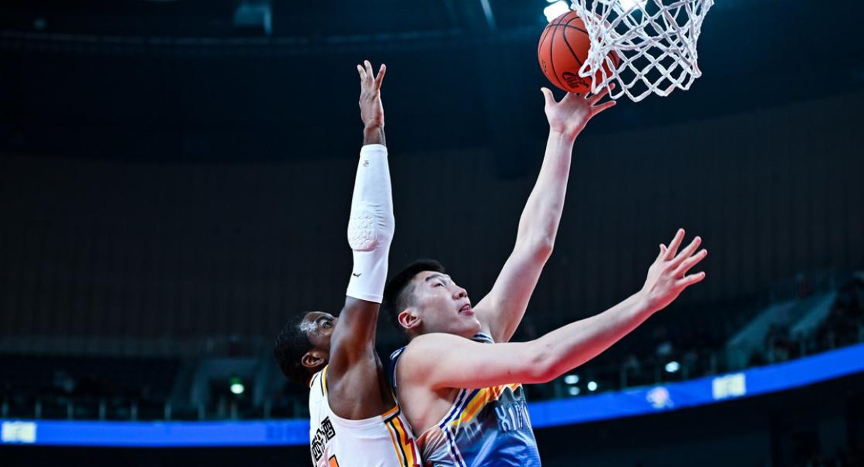 新疆男篮再胜广州队，领跑积分榜