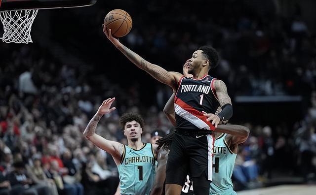 包含开拓者全主力复出，力克黄蜂取得赛季首胜的词条