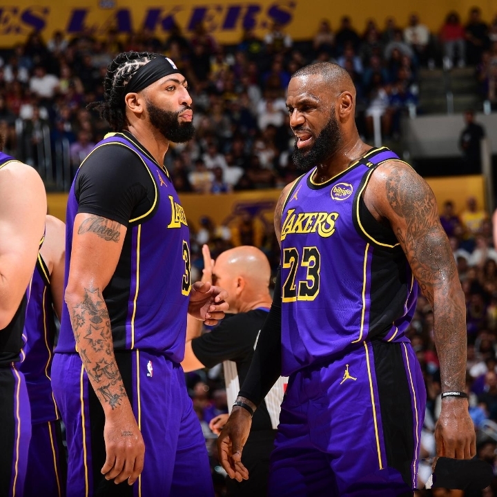 包含开拓者全主力复出，力克黄蜂取得赛季首胜的词条