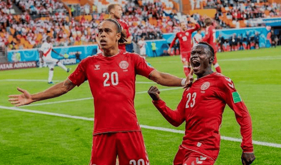 关于丹麦队在比赛中展现出出色团队合作，取得胜利的信息