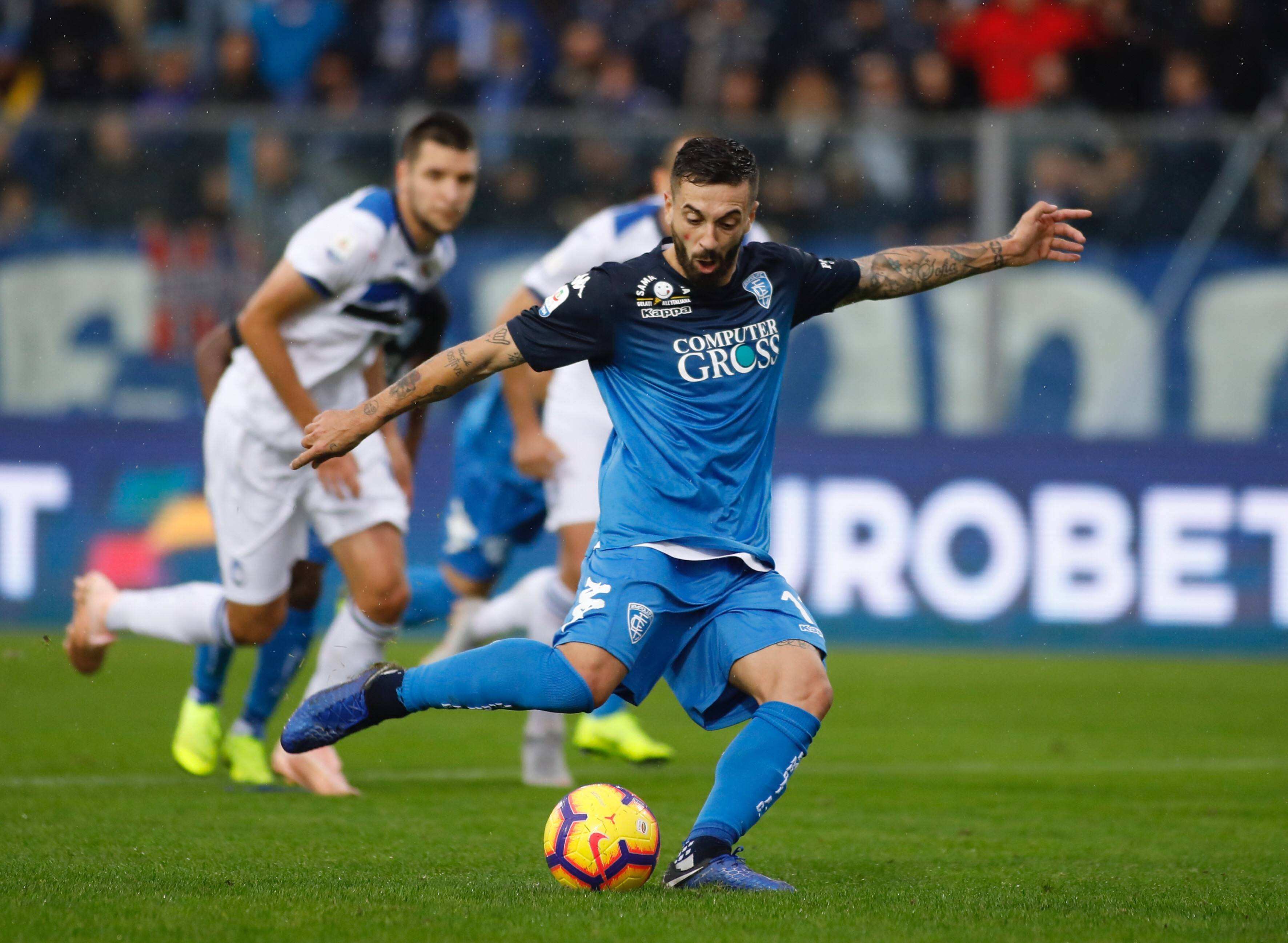 爱游戏娱乐-意大利联赛战况艰难，球队艰难取分