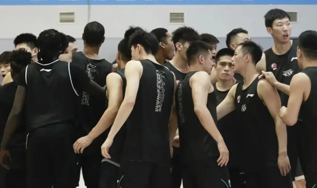 爱游戏下载-关于球队发挥出色，团队精神助力争夺胜利的信息