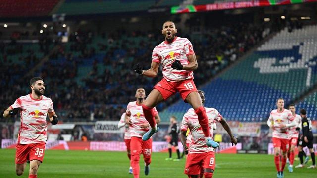 科隆战胜对手,赢得全场掌声 科隆战胜对手,赢得全场掌声