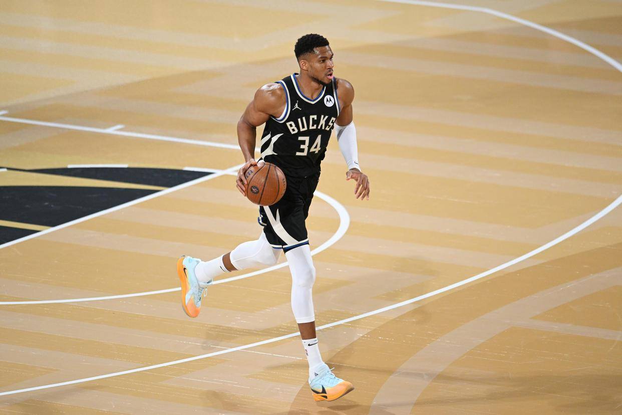 关于雄鹿过关篮网，字母哥恣意尽显风采的信息