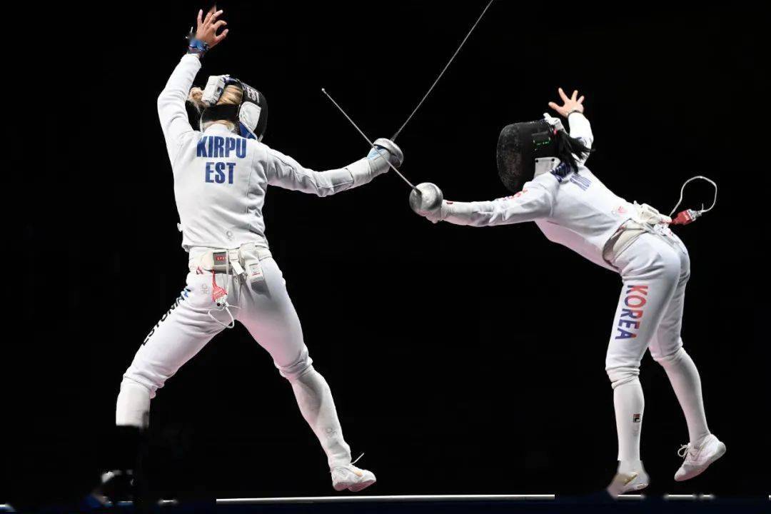 包含爱沙尼亚游泳名将再获金牌的词条