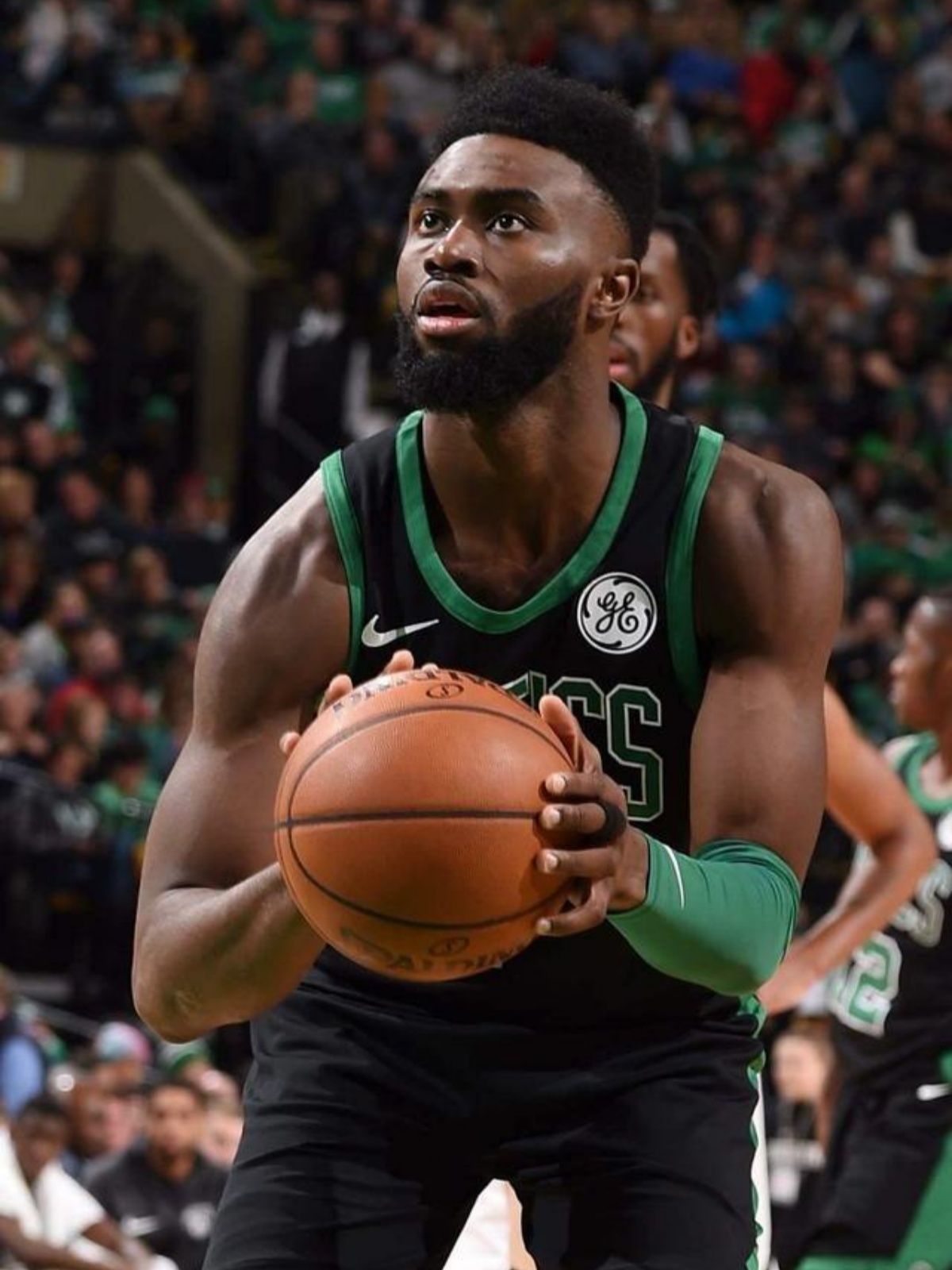 关于篮球明星精彩表现:独霸全场破纪录助球队胜利的信息 关于篮球明星精彩表现:独霸全场破纪录助球队胜利的信息