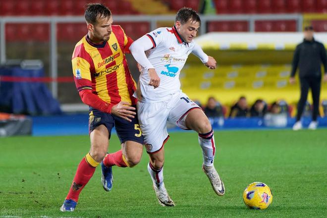 卡利亚里球队士气高涨备战下一场比赛 卡利亚里球队士气高涨备战下一场比赛