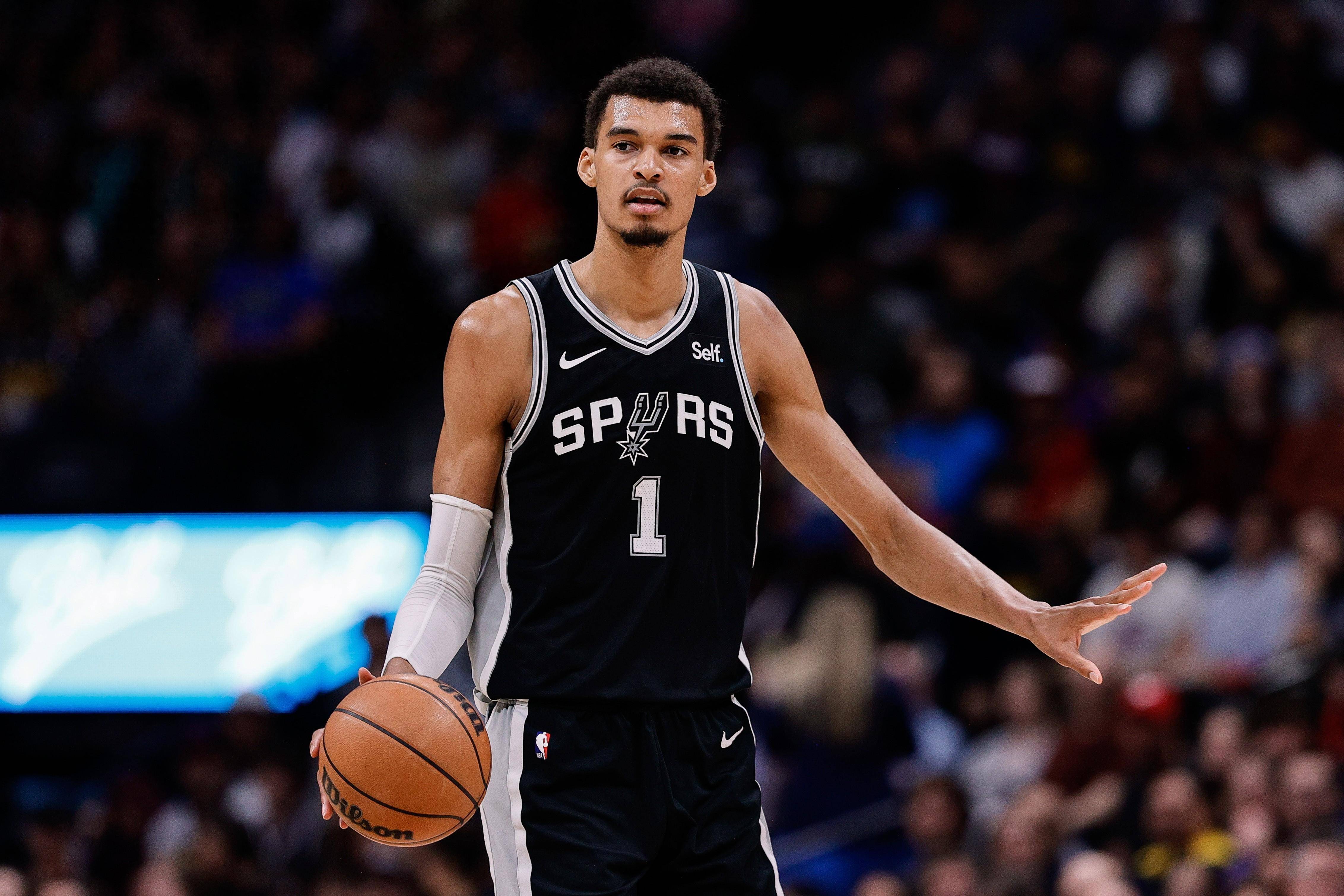 雄鹿大胜马刺，取得连胜