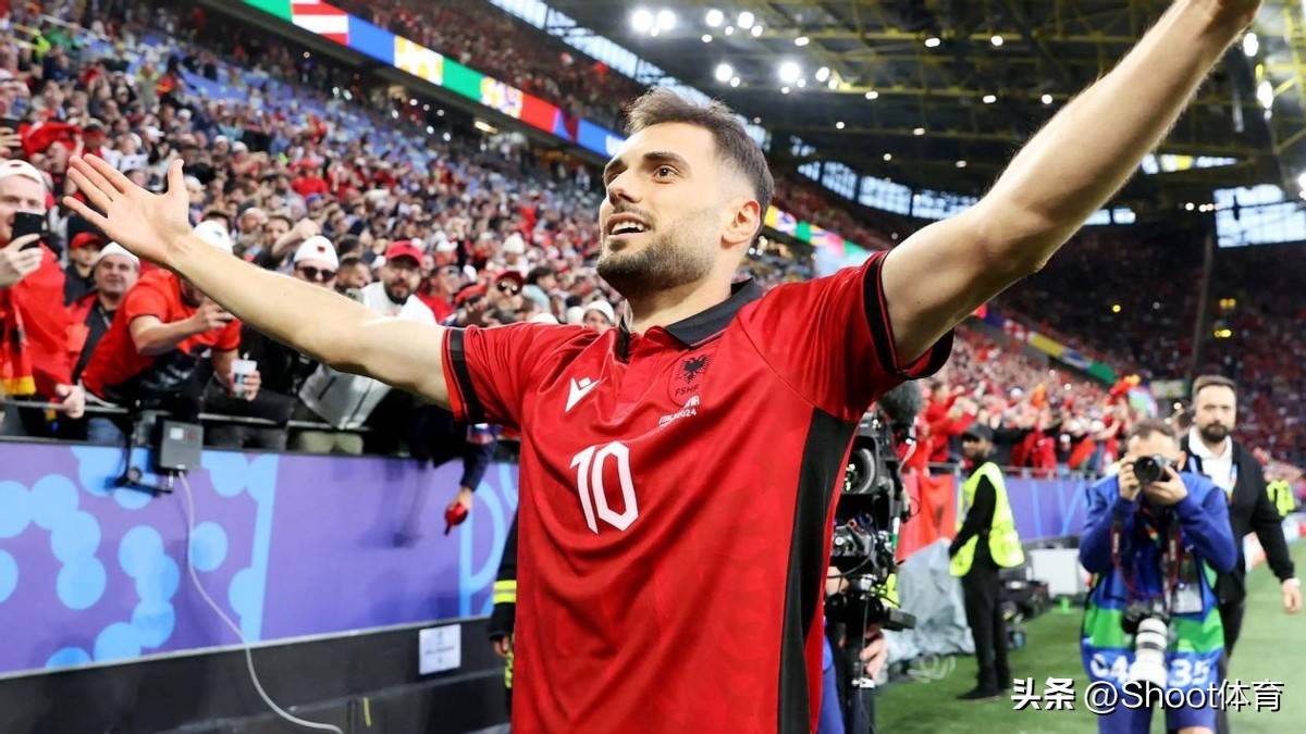 欧洲足坛巨星火爆交手,引发猛烈激战 欧洲足坛巨星火爆交手,引发猛烈激战