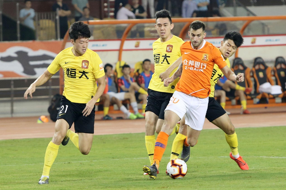 爱游戏下载-武汉卓尔主场战平广州恒大，斩获宝贵积分