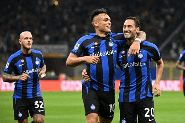 劲旅对决,球场上的硝烟四起 劲旅对决,球场上的硝烟四起