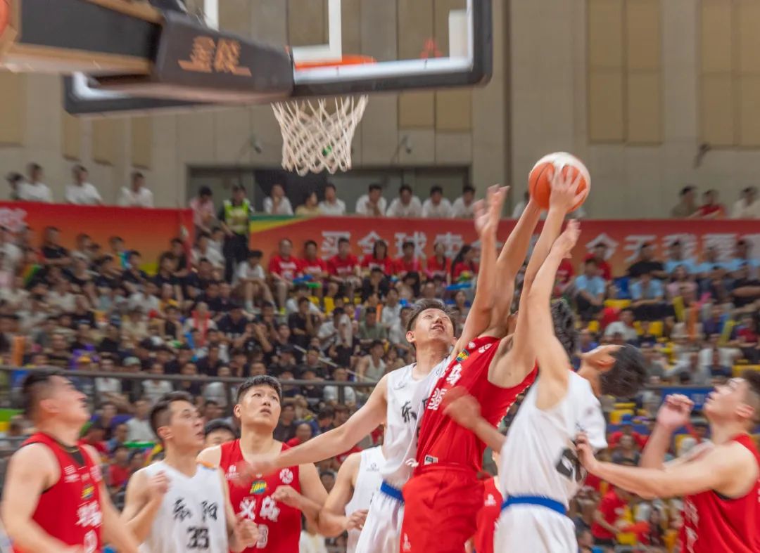 比赛过程激动人心,队伍之间竞争白热化 比赛过程激动人心,队伍之间竞争白热化