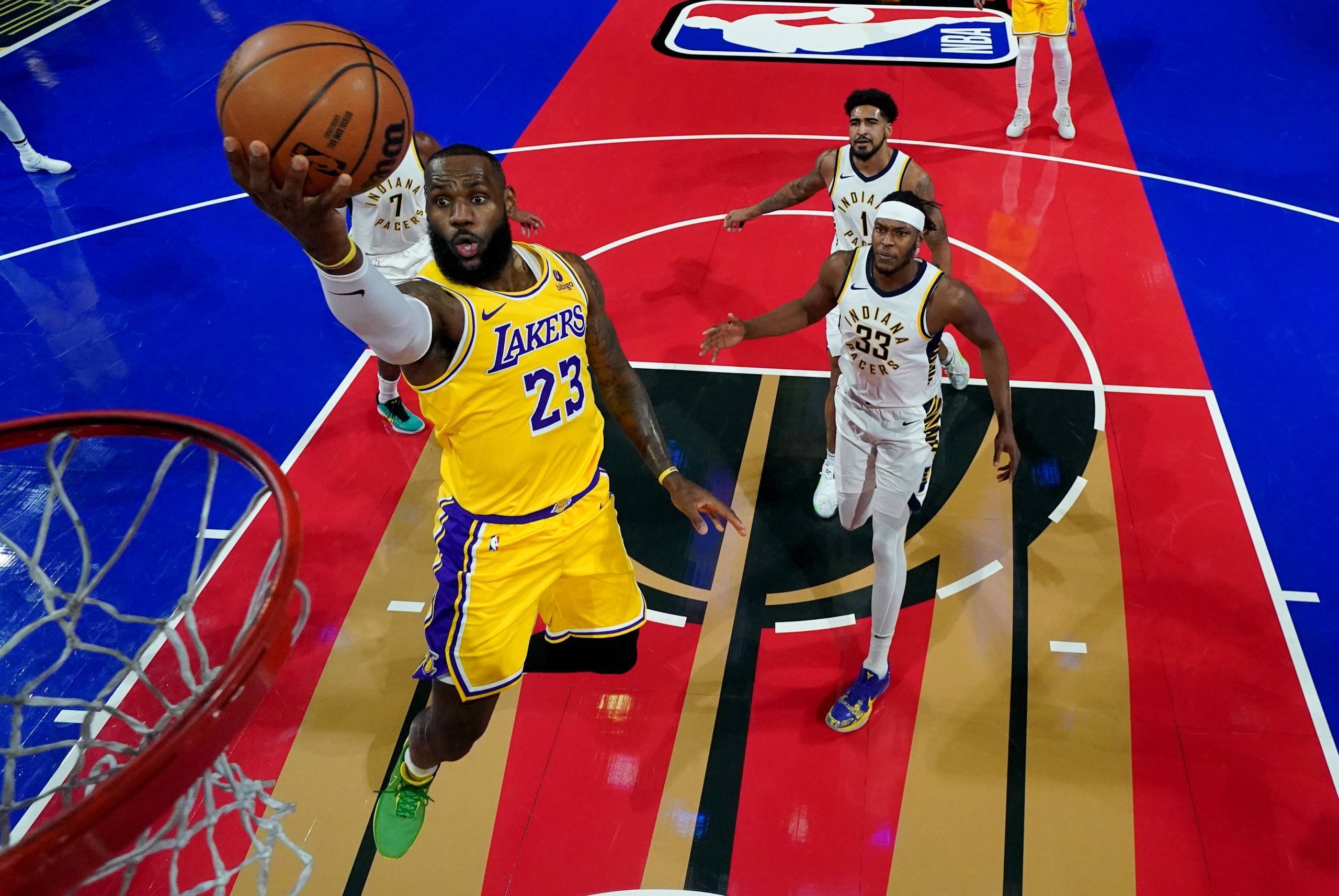 爱游戏在线-湖人决胜时刻！浓眉双+助球队夺胜