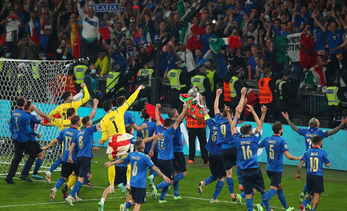 欧洲顶级球队集体崩溃，连续输球