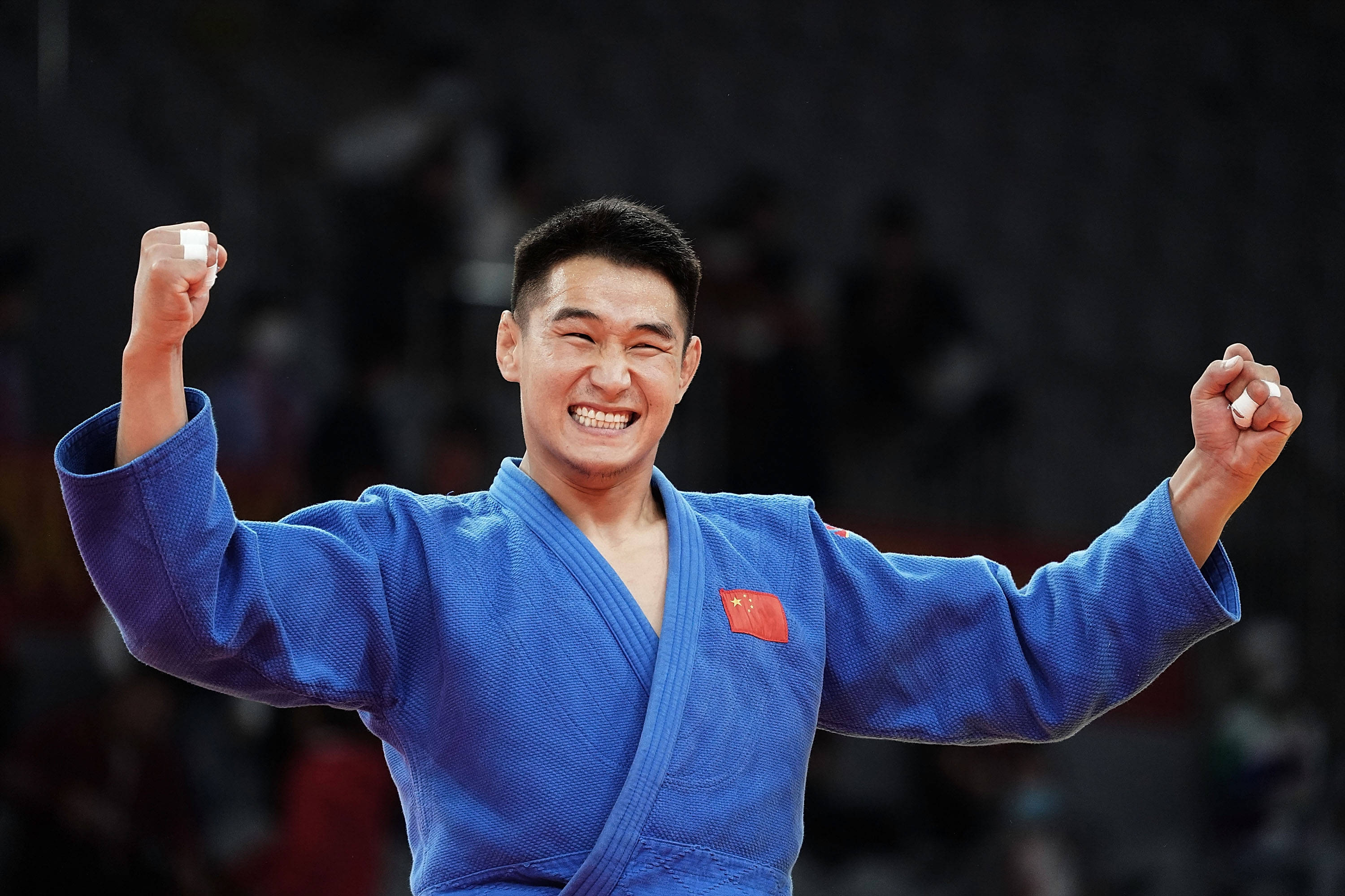 美国柔道选手斗志昂扬,勇夺金牌 美国柔道选手斗志昂扬,勇夺金牌