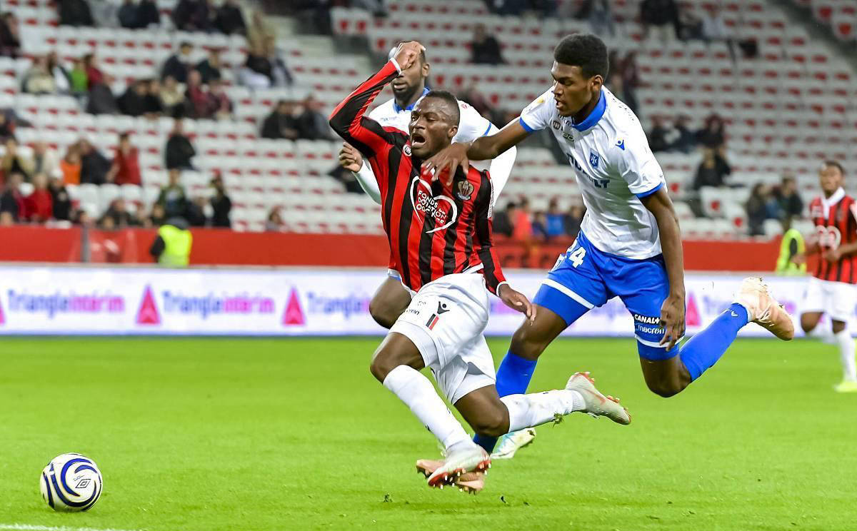 乌迪内斯主场苦战落败,保级形势严峻 乌迪内斯主场苦战落败,保级形势严峻