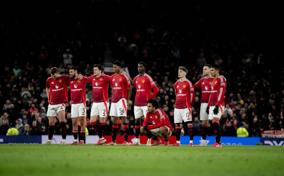 曼联连败不振,主场再战客场连胜得四分 曼联连败不振,主场再战客场连胜得四分