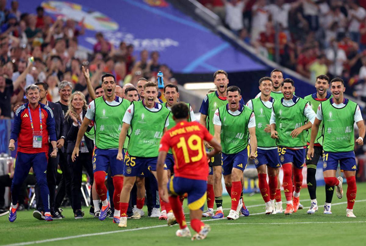 法国国家队斩获欧洲杯冠军 法国国家队斩获欧洲杯冠军