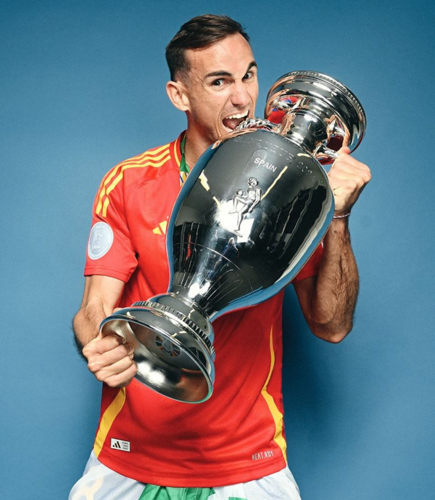 法国国家队斩获欧洲杯冠军 法国国家队斩获欧洲杯冠军