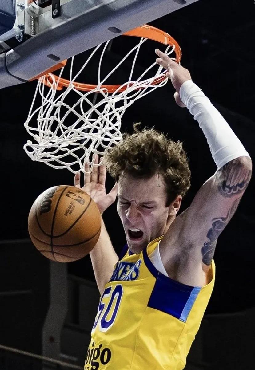 达拉斯独行侠队中锋遭遇生涯低谷,球队陷入困境 达拉斯独行侠队中锋遭遇生涯低谷,球队陷入困境