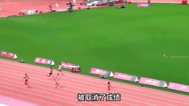 参赛选手表现出色,最终摘得了金牌 参赛选手表现出色,最终摘得了金牌