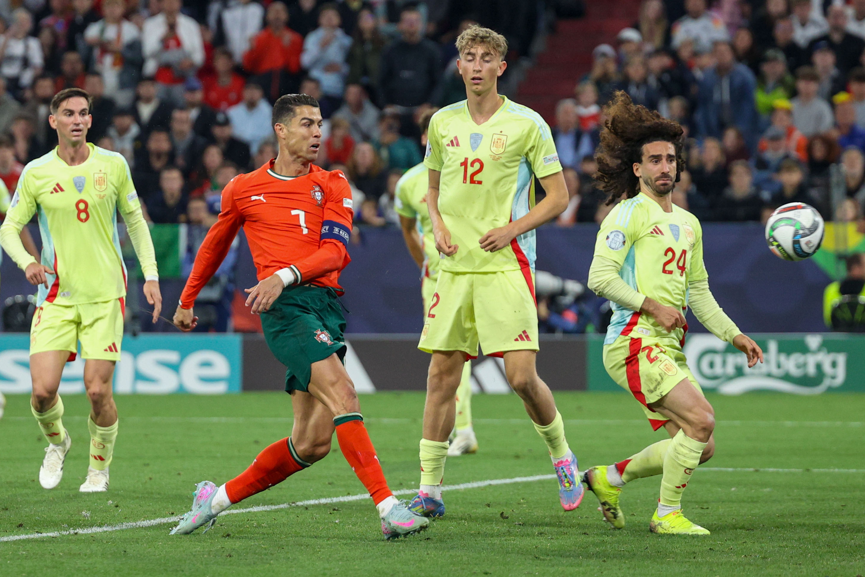 西欧国家足球队备战大赛,冲击欧锦赛冠军 西欧国家足球队备战大赛,冲击欧锦赛冠军