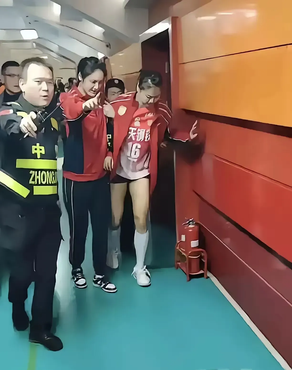 关键时刻挺身而出，队员成为比赛英雄