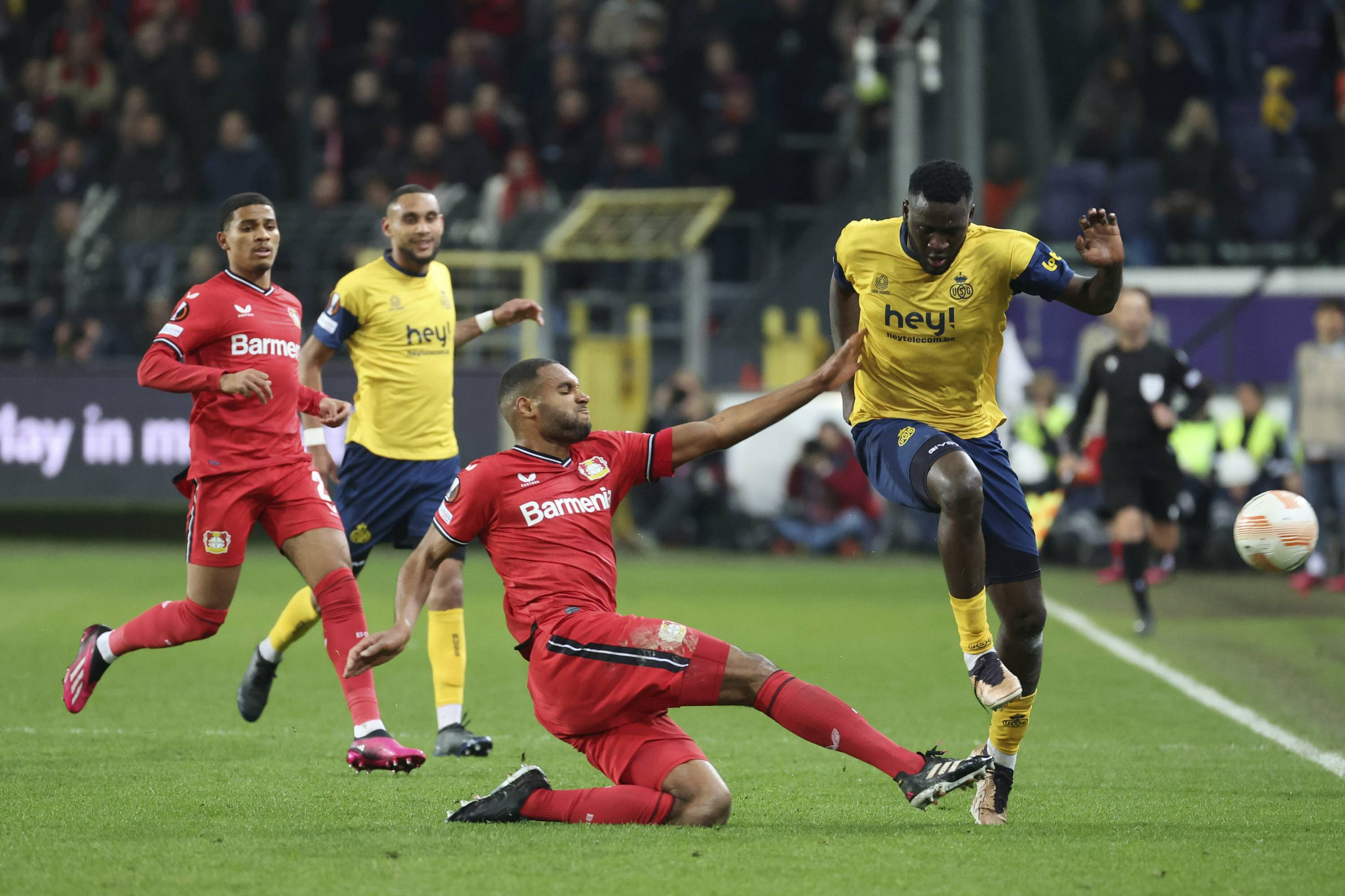 正选球员连续砍分,球队客场取胜 正选球员连续砍分,球队客场取胜