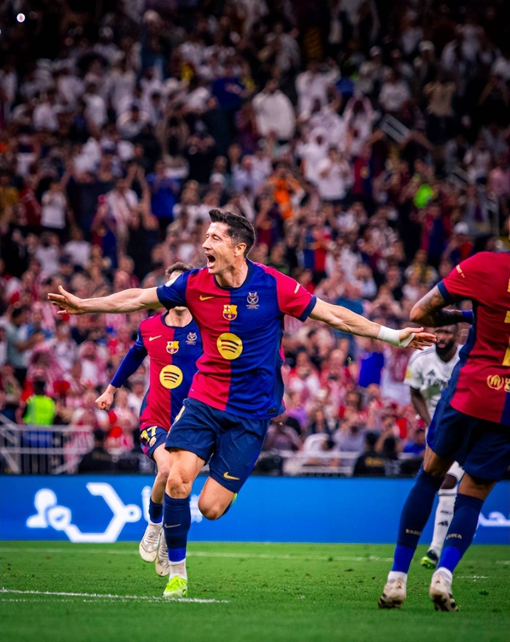 爱游戏官网-马德里竞技主场大胜曼城，晋级赛道通畅