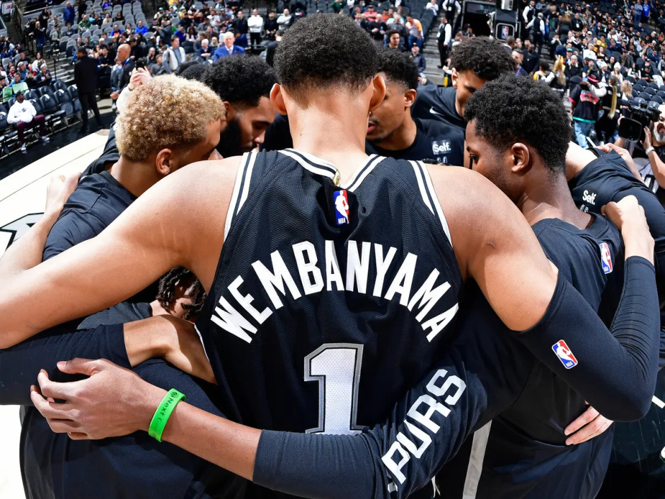 马刺主场告捷,连胜势头持续 马刺主场告捷,连胜势头持续