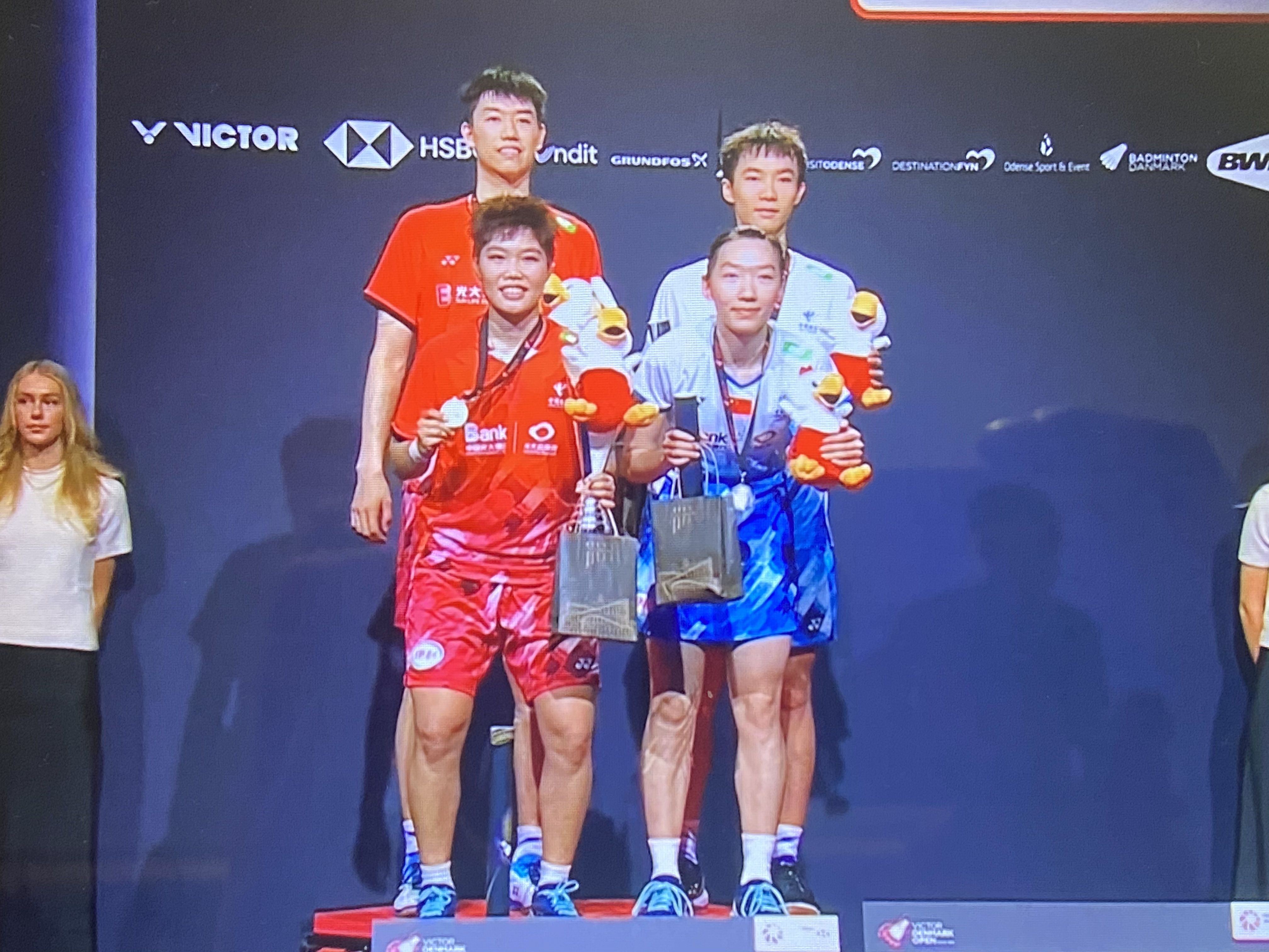 关于丹麦羽毛球选手强势夺冠,昂首领奖的信息 关于丹麦羽毛球选手强势夺冠,昂首领奖的信息