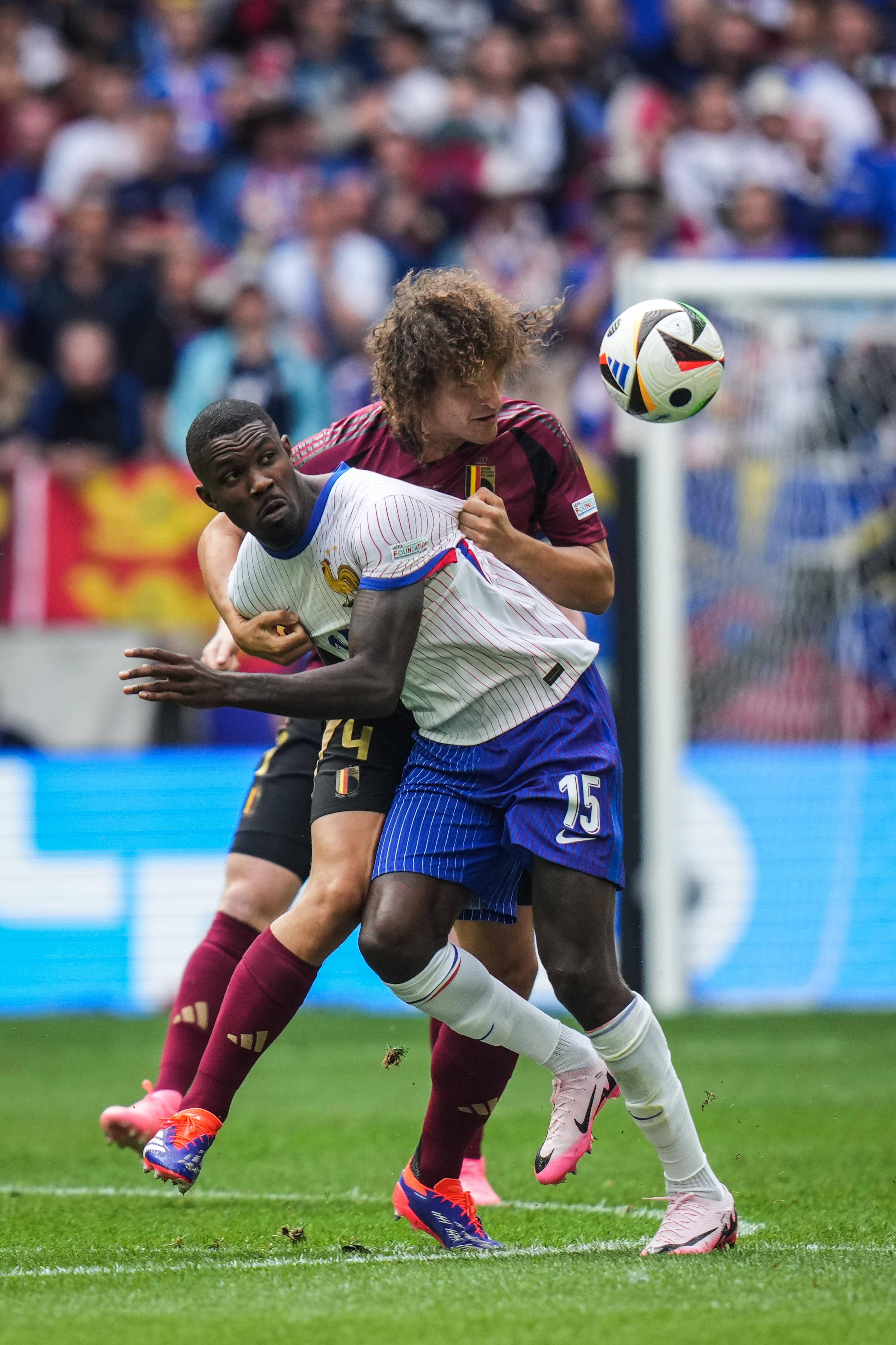 爱游戏-欧洲豪门足球队崭露头角，备战欧洲杯壮丽开幕的简单介绍