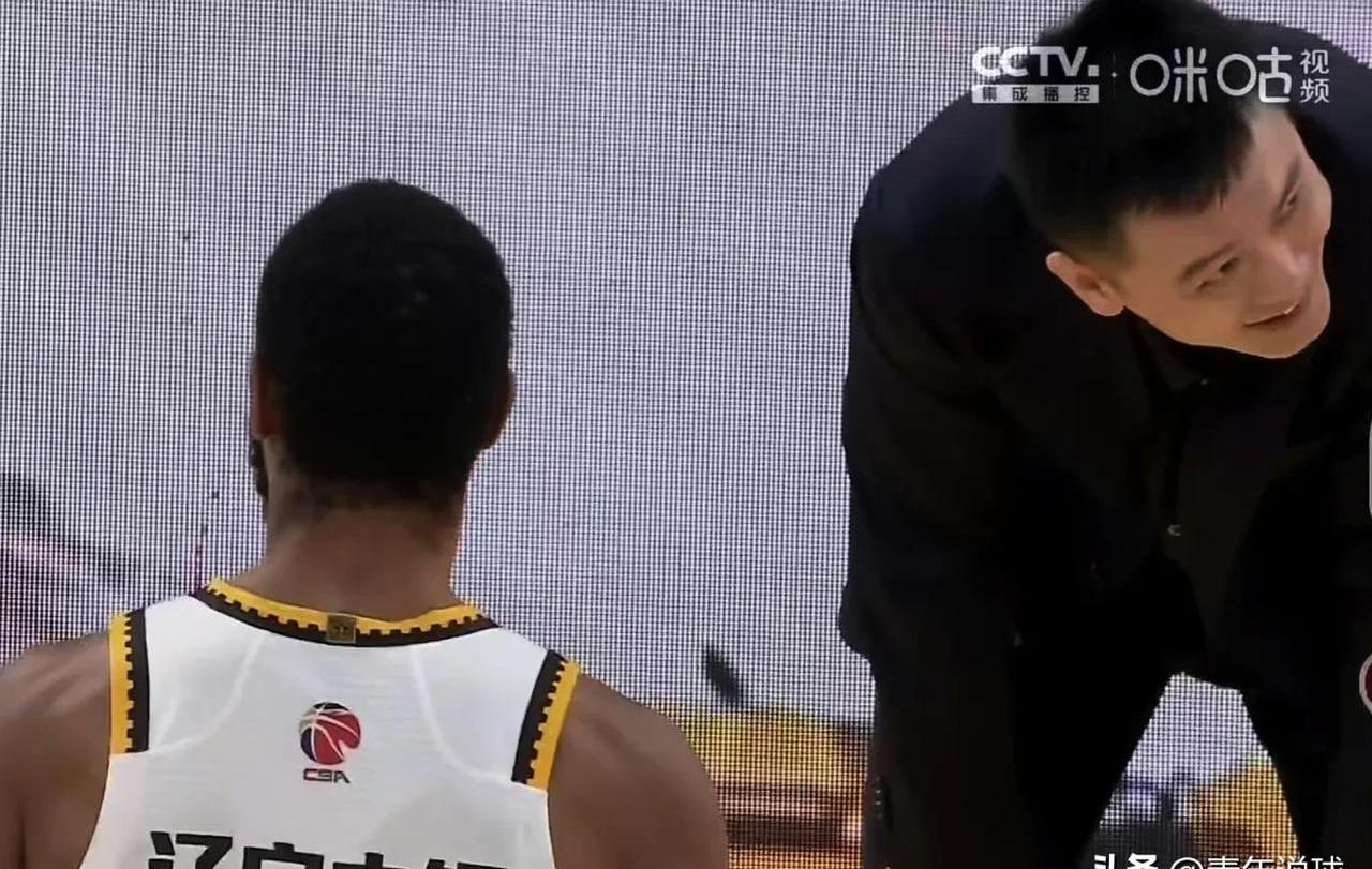 珍贵赛事录像曝光发疑似犯规瞬间引争议 珍贵赛事录像曝光发疑似犯规瞬间引争议