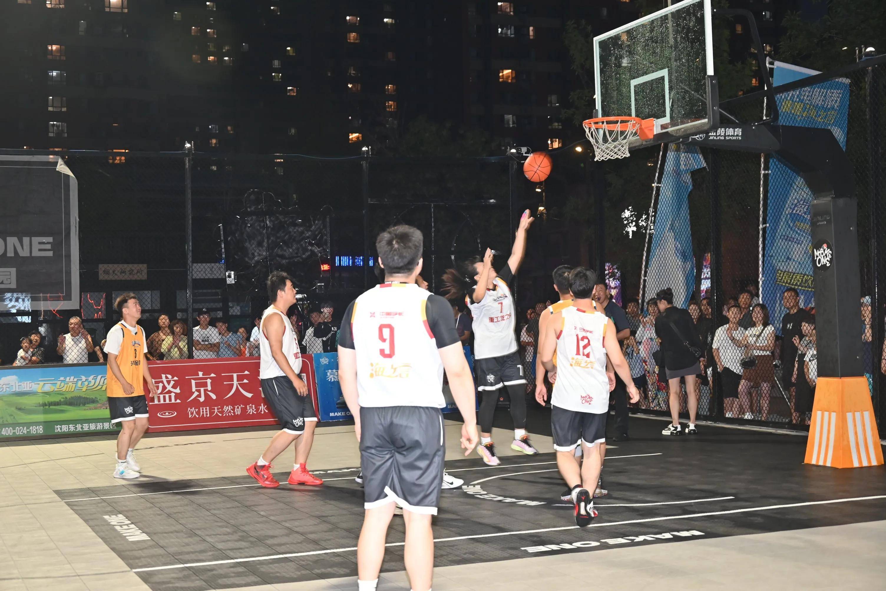 激动人心的国内篮球联赛对决 激动人心的国内篮球联赛对决