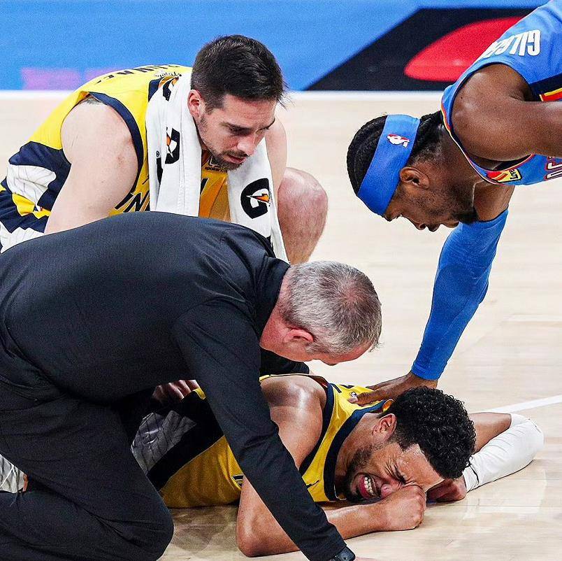 雷霆队主场击败步行者队,取得胜利 雷霆队主场击败步行者队,取得胜利