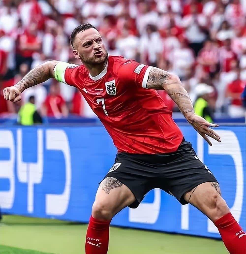 爱游戏tv-意大利职业足球赛场上的紧张气氛的简单介绍