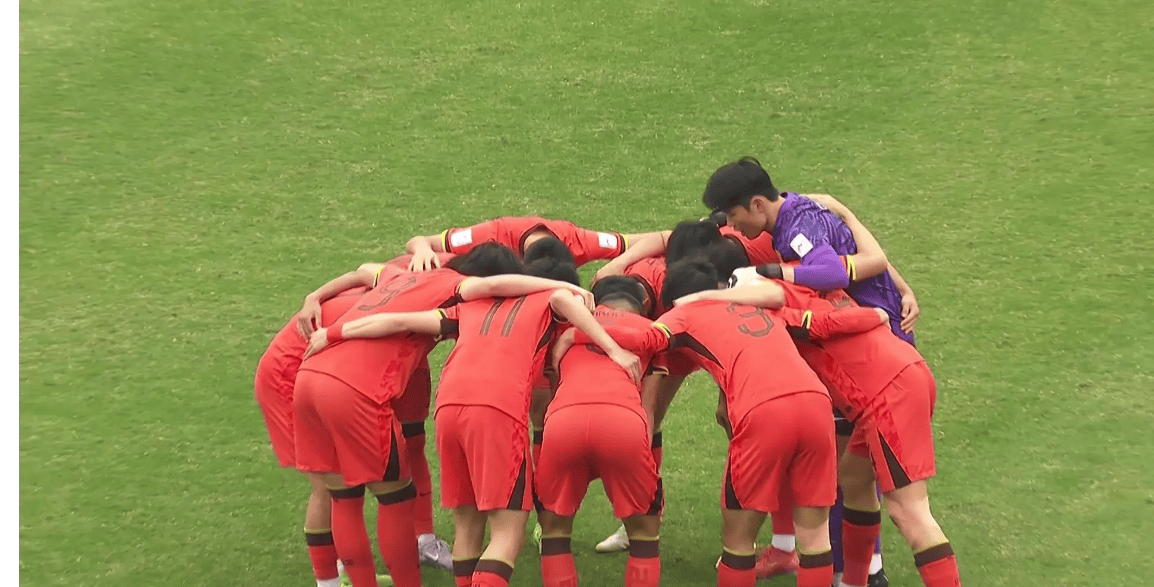 大展雄风，中国足球队勇夺冠军