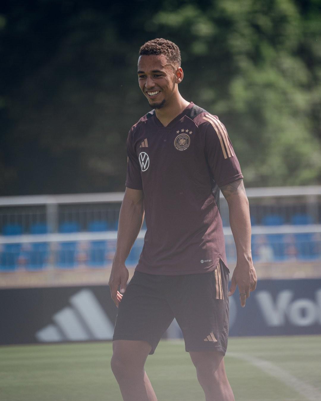 德国女足队主力中场伤愈归队,备战复赛 德国女足队主力中场伤愈归队,备战复赛