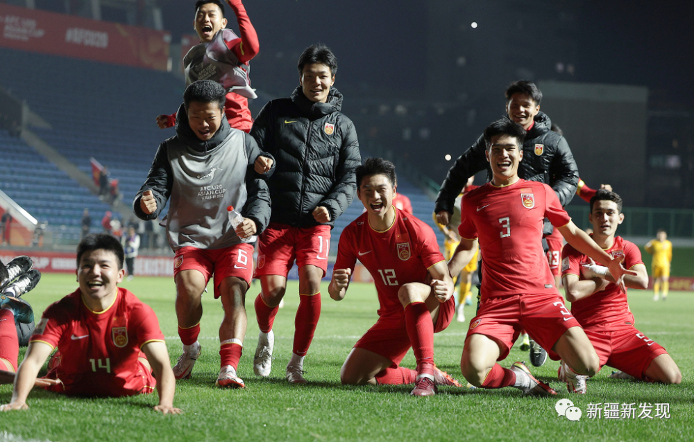 爱游戏在线-亚洲足球盛宴打响，球队奋勇拼搏