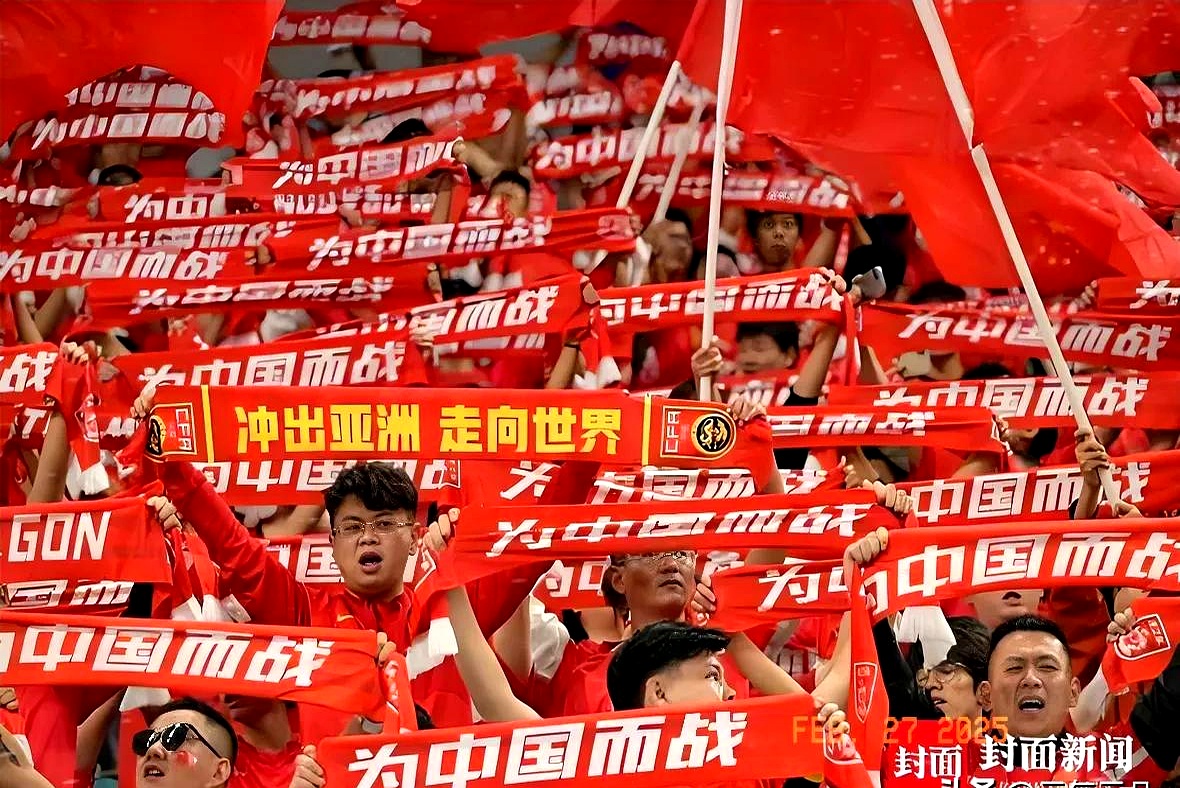 亚洲足球盛宴打响，球队奋勇拼搏