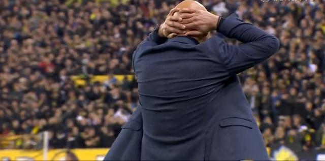 荷甲领头羊遭遇溃败,冲击冠军岌岌可危 荷甲领头羊遭遇溃败,冲击冠军岌岌可危